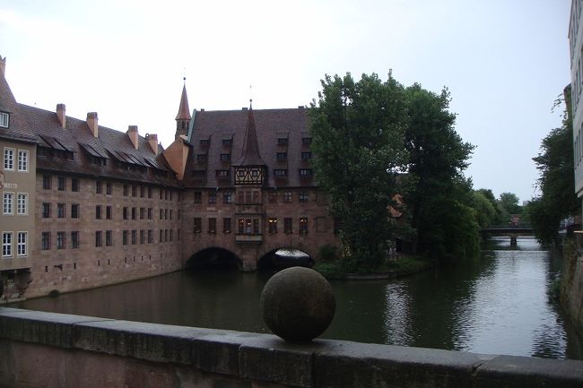 ニュルンベルグの博物館橋<br /><br /><br />ちょっと撮影ポイントでした。<br /><br /><br />みんなここで写真撮ってる