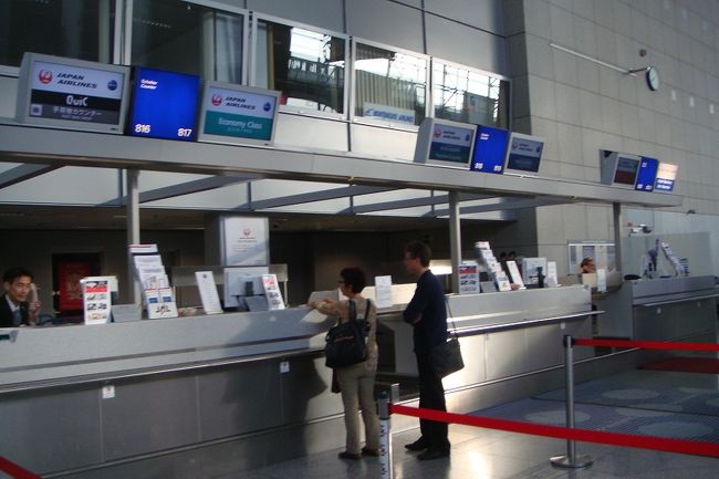 無事空港到着<br /><br />ＪＡＬのカウンタマーク見るとホッとする。
