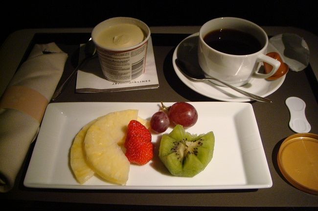 アイスクリームとフルーツ<br /><br />これが1番おいしかったかも<br /><br /><br />以上ドイツ「ローテンブルグ」旅行記おしまい<br /><br />3日間でも行けますよ♪