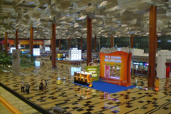 チャンギエアポート　ターミナル?<br /><br /><br />世界一の空港だと思います。<br /><br /><br />成田が残念の思えてくる(>_<)<br />