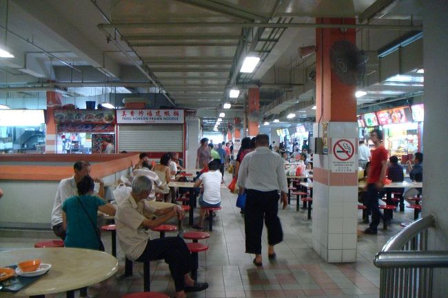 チャイナタウンフードコート<br /><br />現地の人でにぎわってます。<br /><br />観光客にはちょっと不向きかな