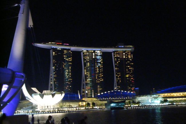 定番ショットを1枚<br /><br /><br />くそ〜〜〜日本は節電モードなのに(>_<)<br />