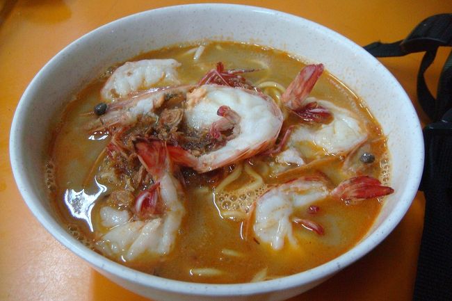 プロウンミー<br /><br /><br />これは文句なしにうまい◎<br /><br /><br />プロウンミーは安定してますね。<br /><br /><br />日本ではあまりみかけませんね。<br /><br /><br />きっと流行る味だと思うんだけどな。