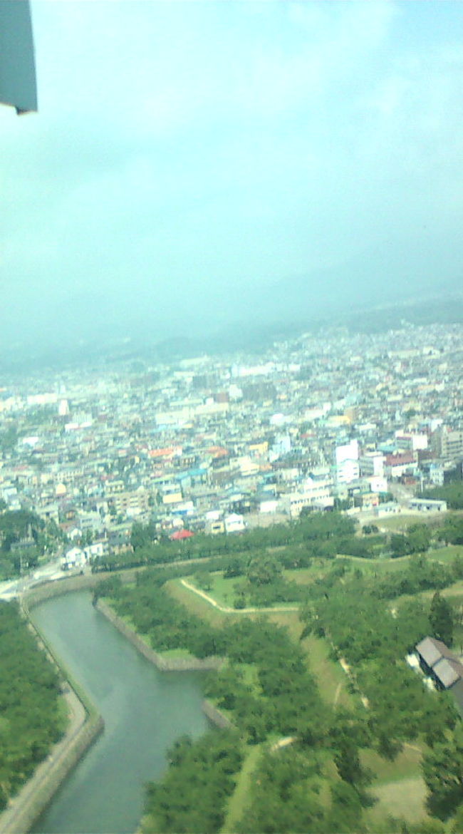 タワーに登ります。とても開放感のある景色。素晴らしい！<br />そして館内は空調が効いていて涼しい！素晴らしい！<br />タワーの展望台の入場料はちょっとお高めですが、おススメです。コンビニの前売りでちょっとお安くなりました。