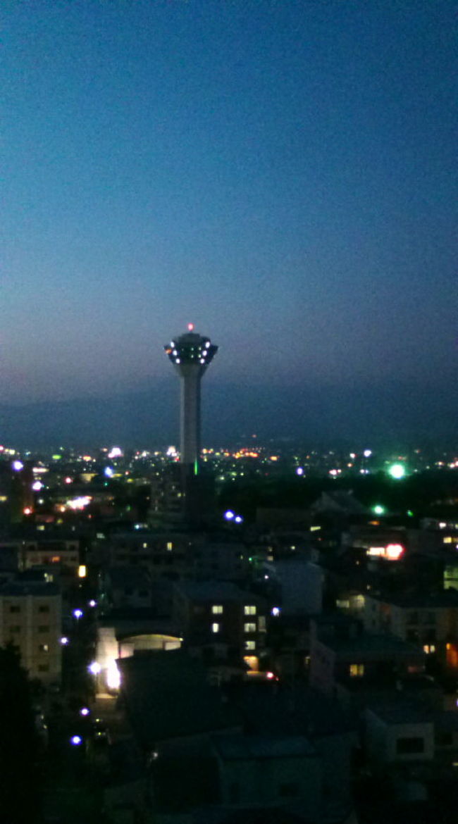 夕暮れになると、タワーがオリンピックのトーチみたいです。