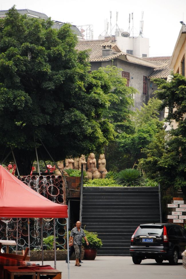 新参者の造った芸術村は、色んな物が転がっては居ますが、凝り過ぎで興味が半減するんです。<br />シンプル・イズ・ベスト！