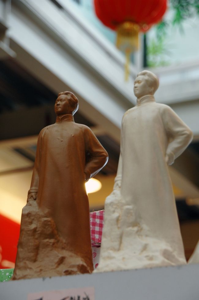 若かりし時代の毛沢東像。