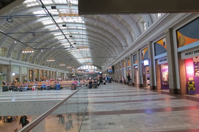ストックホルム中央駅<br /><br />バスが到着しました。<br />さて、ガムラスタンまではどうしよう・・・
