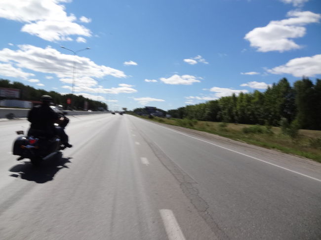 チュメニへ向かう道<br />地域によっては、この様に走りやすい