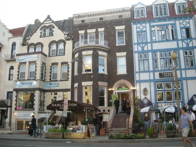 レストランまでのD.Cの街並み。各大使館が近くにある通りです。