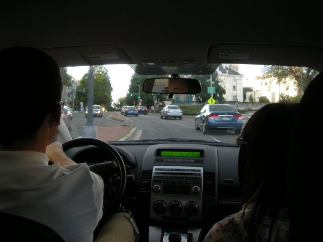 ３年生から車の所持が学校近くで駐車場許可（４年生になると、校内の駐車場ＯＫ）されるそうです。が、彼の愛車はテキサスの自宅にまだあり（陸送していない為）今回はレンタカーを借りてくれました。