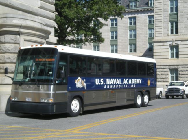 学校のバス。<br />ランチ前の行進で「見つからなかった！」と彼に話したら、「行進用の制服がクリーニングから出来上がってない為、参加していなかったからね」と言われ、娘と必死に探したが見つからなかった理由が判明。