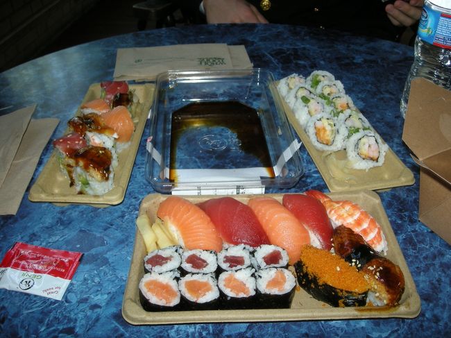 アナポリスのショッピングモールで日本食を買って持ち込みました。