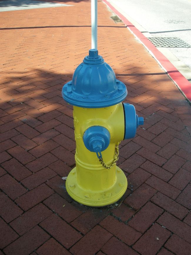 ナバルアカデミー内は全てこの色でした。