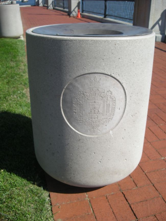 ゴミ箱にもアカデミーマーク