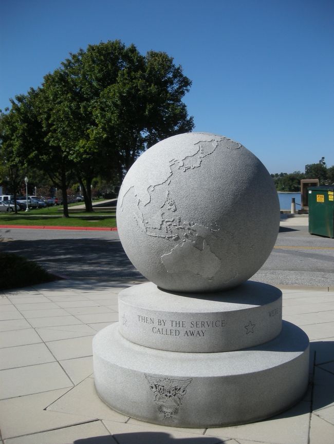 対岸が見える校内の端っこ