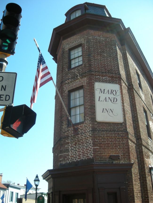 アナポリスの街中。。で、このホテル内（半地下）にスターバックスあり！！