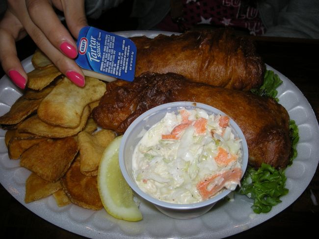 フィッシュ＆チップス・・・娘と彼氏が２人して同じ料理を選び、物凄い量になってしまった。