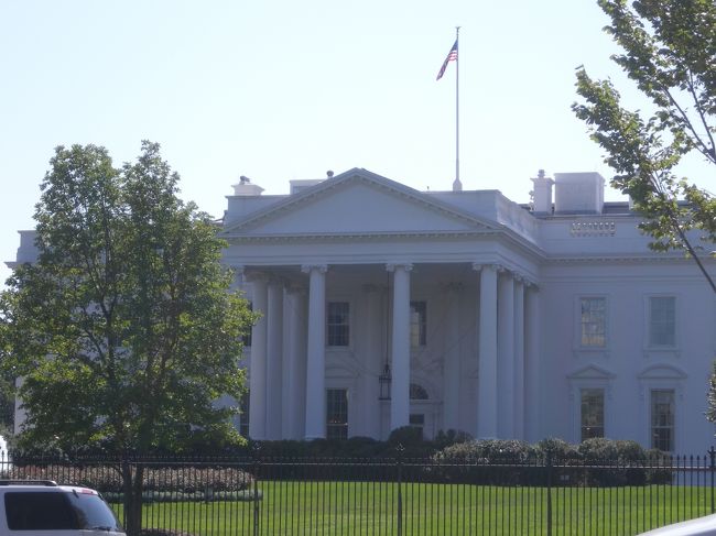 日曜日、フードフェスティバルを探しながら、迷ってホワイトハウスへ。