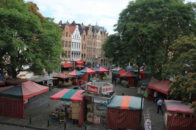 バルス氏のいる広場<br />名前は無いのかな。<br />私の持っている地図にはどれを探しても記載が有りません。<br />でも、なんかお気に入り。