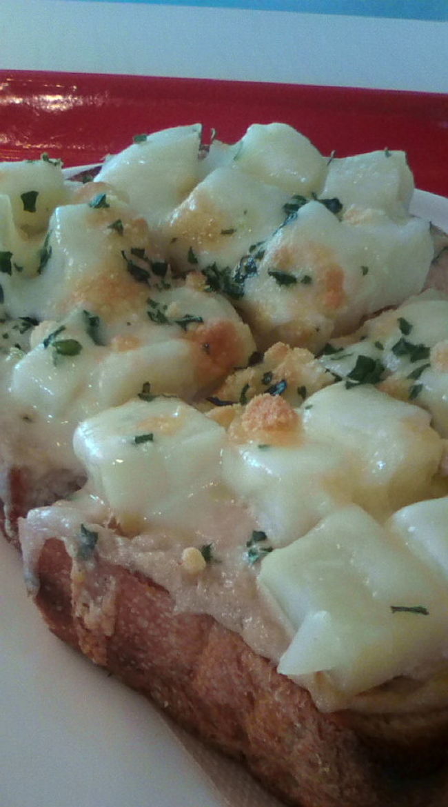 こんなトーストも頼んでみましたが、<br /><br />…やっぱりここはスイーツのお店だなっという感想。