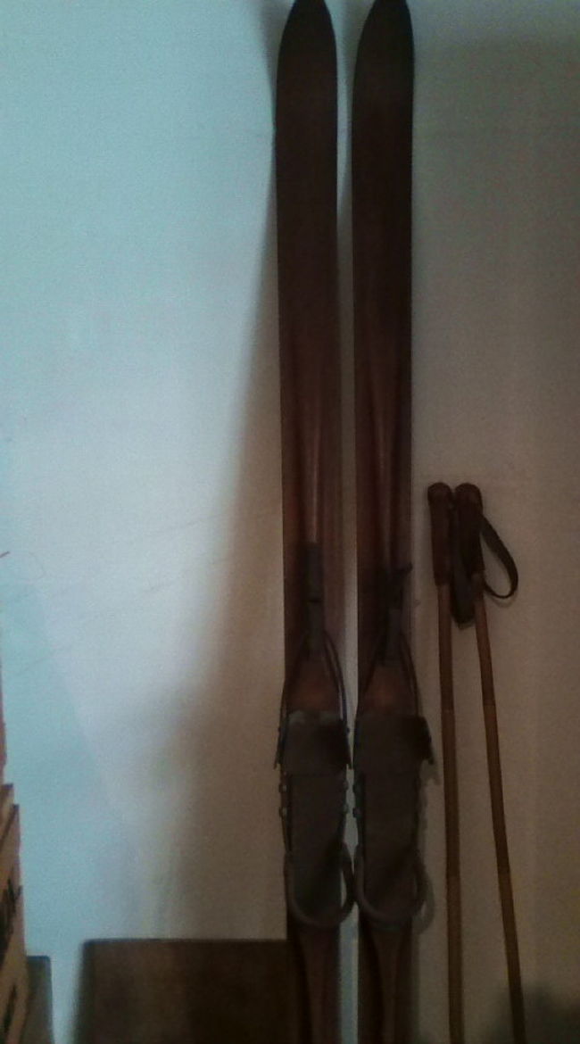 木製スキー。<br />ほかにも当時の生活に使っていたものがいろいろ展示されていました。歴史を知るとまた街歩きも楽しくなりそうです。