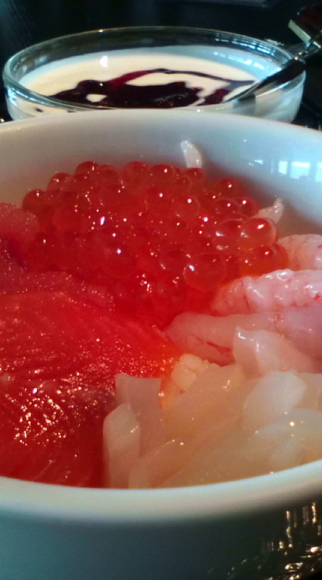 朝！ラビスタお得意の勝手丼〜　<br />甘海老×イクラ美味しかったです