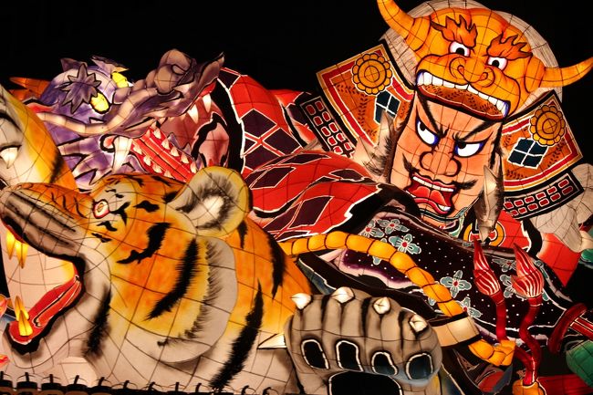 2012年 8月 日本の火祭り「青森ねぶた」の参加者はみんな