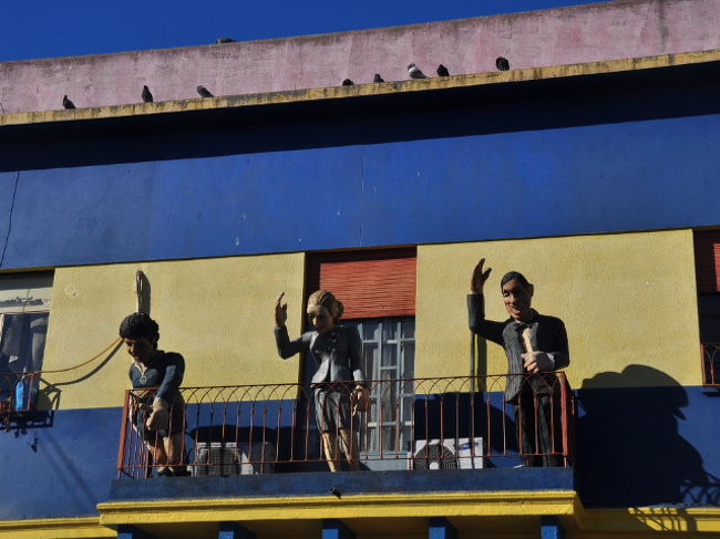 今度はアルゼンチンの英雄、エビータが窓から手を振ってる。<br /><br />今回は時間なくてお墓めぐりできなかった。<br />ちょうど今年5月に南アでちょっと残念なミュージカルEvitaを見ばかり。<br />レコレータ墓地行きたかったな。