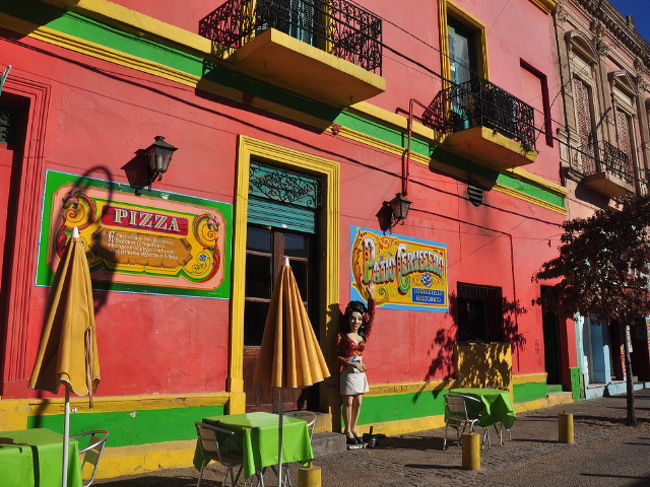 色っぽいお姉さんのマネキンが客引き。<br />このBoca、マネキン多すぎ。