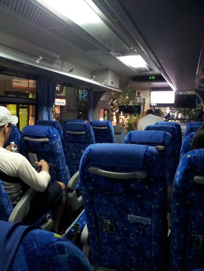 800円と安いのでしょぼいバスなのかと思ったら普通にきれいなバスでした。<br />しかも空いていたので超快適。まだ知名度がイマイチなんでしょうか。<br />がんばれー