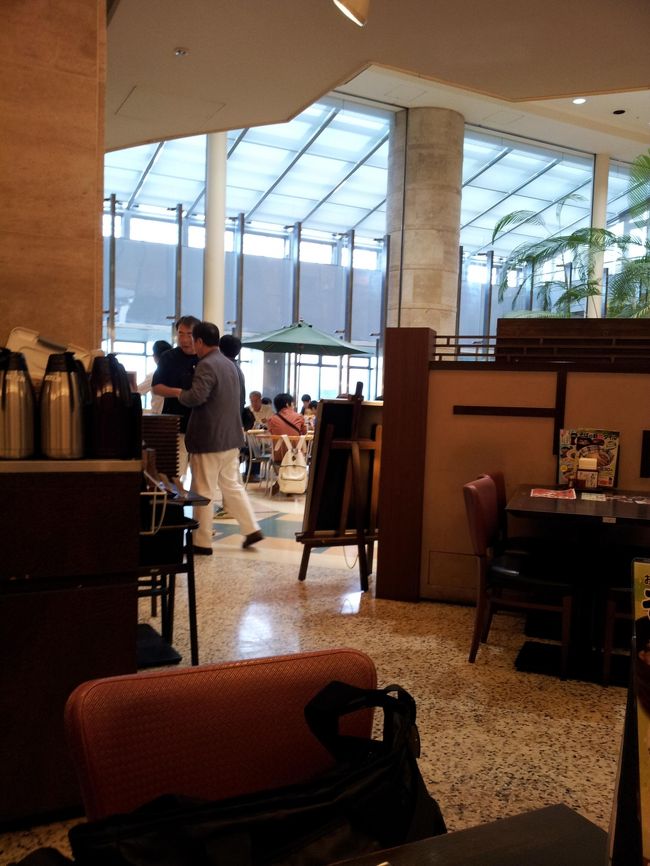 結局、フードコートのおそばやさんで朝そば。