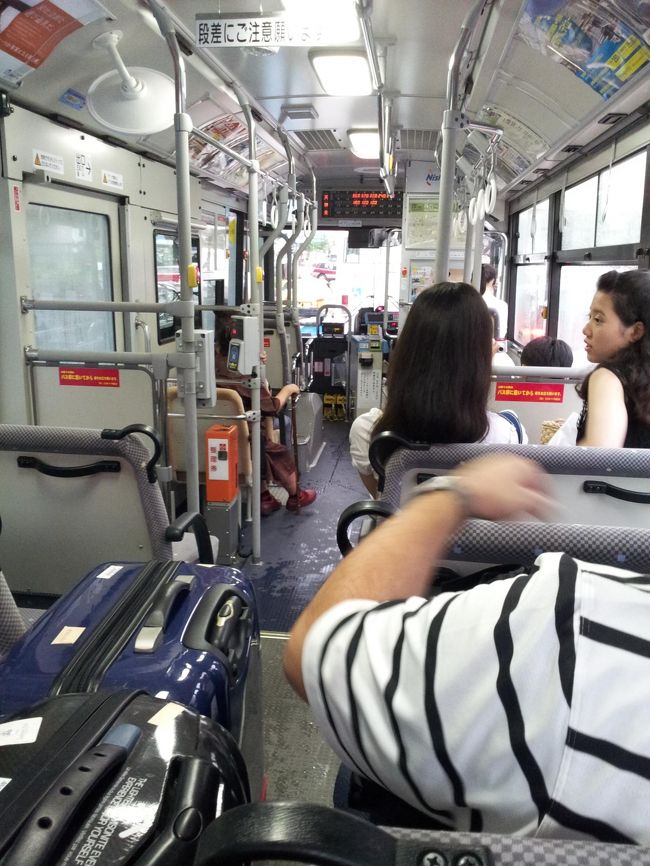 天神からバスに乗って博多港へ。１５分ぐらい？