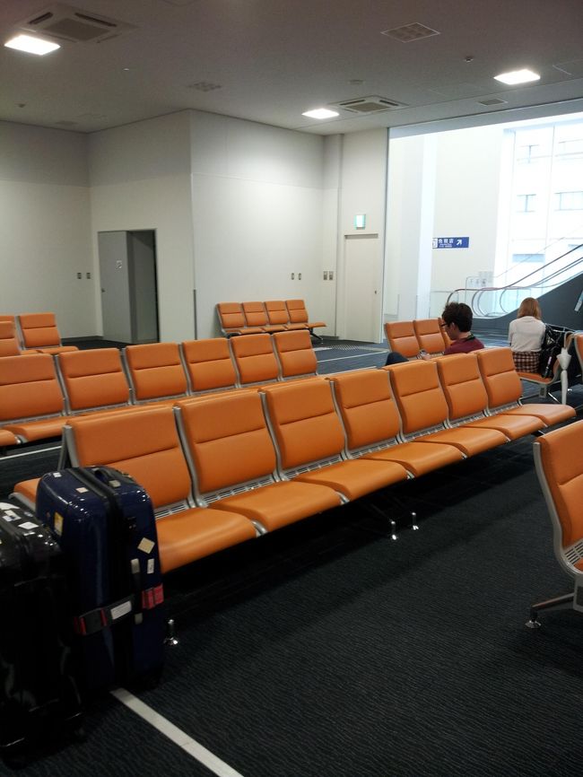 出国後の待合室。大きいです。