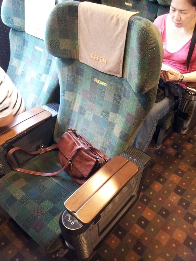 そして座席は水戸岡鋭治センセイデザイン。<br />座り心地よかったです。