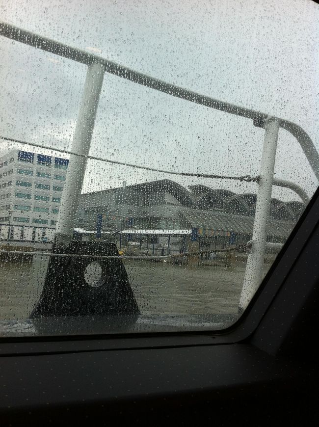 あっと言う間に出発。博多港ではスタッフの方が手を振ってくれるサービス？に、一人でちょっと感激w<br />