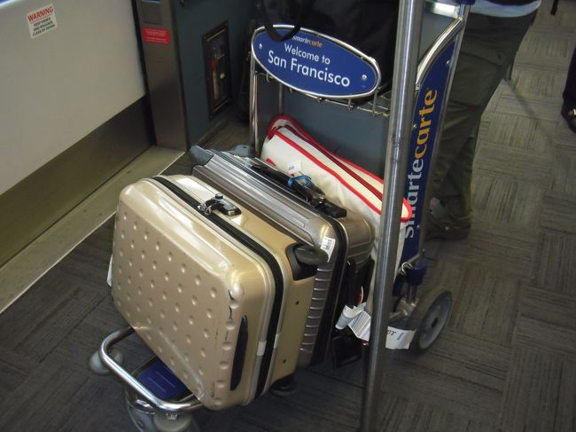 今回はナパに5泊します。<br />我が家の荷物はこれだけ。<br /><br />特に夫のスーツケースはほとんど荷物が入っておらず<br />いつもながら少ないです。<br /><br />帰りはワインでいっぱいになりますが・・・