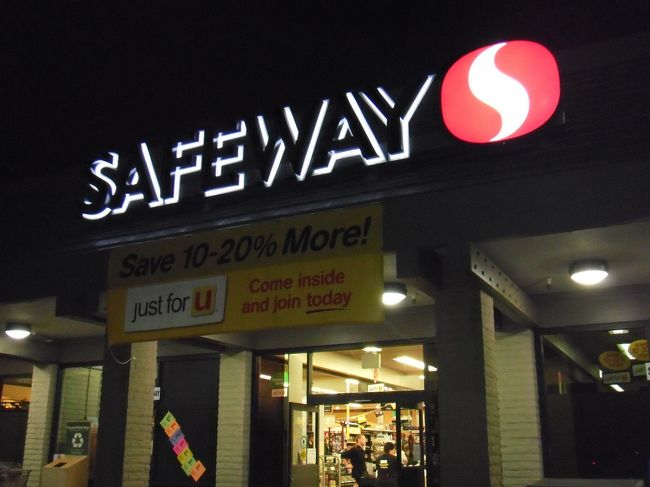 ◆庶民の味方 SAFEWAY<br /><br />食べものの調達に近所のスーパーへ。<br />「がーみんちゃん」で検索したところ、ここに連れてきてくれました。<br /><br />ついつい面白くて買いすぎてしまうアメリカン食品。<br />近所のコストコに来ている感覚です。<br /><br /><br />次につづく<br />http://4travel.jp/traveler/maro0924/album/10695788/