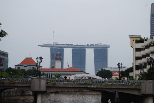 川下には、CMでも有名なホテルも一望。