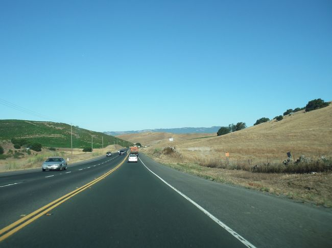 ナパから<br />ソノマハイウェイを走ると<br />20分ほどでソノマの入り口です。