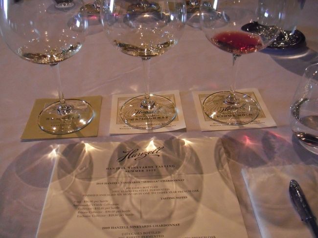 今回のワイナリーの中で<br />一番おしゃれなテーブルセッティングをしていたのはここでした。<br />