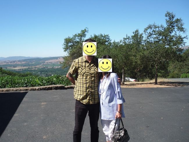 イケメンの説明員さんと。<br /><br />日本語は知らないということで<br />「おいしい」という日本語を教えておきました。<br /><br />