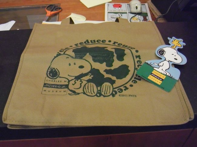 博物館内の小さなギフトショップでお土産を購入。<br /><br />博物館限定のエコバッグとしおりです。<br />