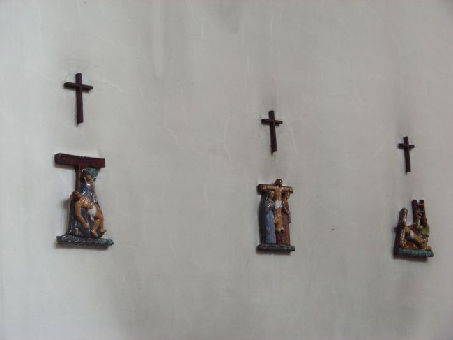 T字に架けられたキリスト様っていうのも<br />たまに見かける<br />古いステンドグラスにもある。<br />多分、そういう文献もあるんでしょうね