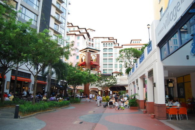 夜は地元在住の友人とクラークキーの川上のロバートソンキーへ<br />こちらは、クラークキーに比べると落ち着いた雰囲気です。この右に写っている友人おすすめの台湾料理屋さんで夕食。<br />適当に注文すると、思っていたよりも大皿で出てきたのでとても食べきれませんでした。