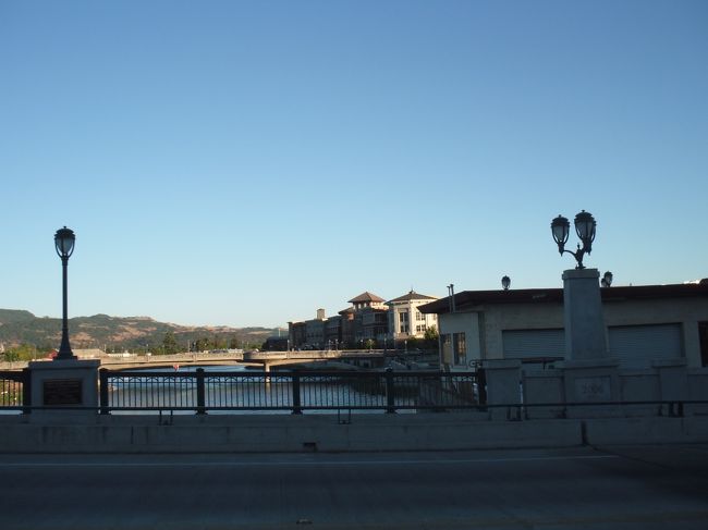 ◆ナパリバー<br /><br />いったんナパの街にもどってきました。<br />ナパリバーにかかる橋。<br /><br />橋の右と左で水量がかなり違うのが謎でした。<br /><br />