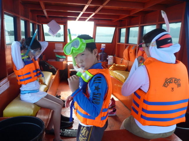 さて、ライフジャケットを着込んでいよいよ出発です。<br />