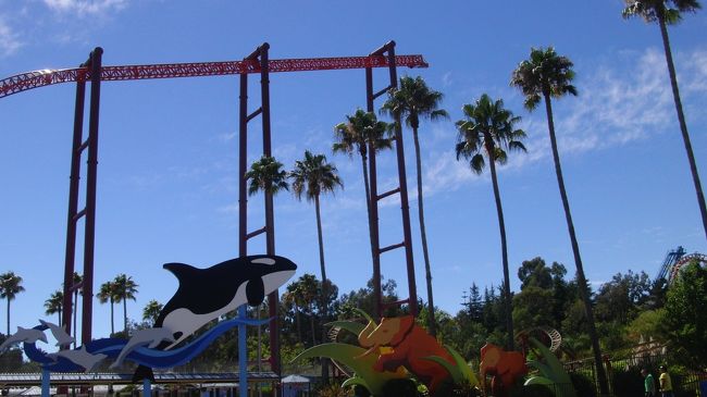 ここは<br />子供向けの乗り物がたくさんあったり<br />水族館や動物とのふれあいができる場所があって<br />子供向けの遊園地のようです。<br /><br />大人だけの客はほとんどおらず<br />子供連れ家族または子供グループでした。<br /><br />そのせいか<br />身長制限のあるマシンの行列はあまり長くなかったので<br />待ち時間がほとんどなく乗ることができたのは<br />ラッキーでした。<br /><br />シーズンパスと1日券の値段があまり変わらないので<br />「シーズンパスを購入して子供と一緒に休日を過ごす場所」<br />という遊園地のようです。<br />