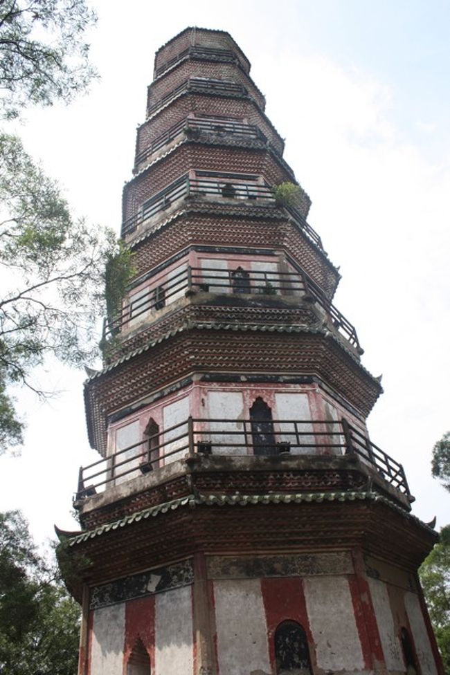 青雲公園にある塔。階段を登って塔の真下に行きましたが、残念ながら塔の上にはのぼれませんでした。