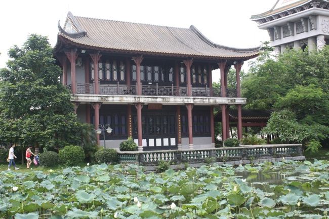 桂海芳園にはすてきな庭園と昔の住居があります。